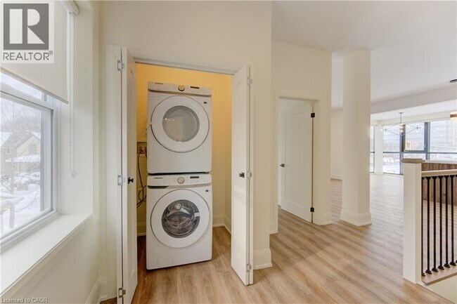 Building Photo - 119 Joseph St