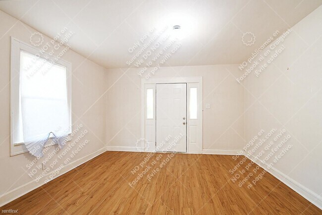 Foto del edificio - 1 br, 1 bath Duplex - 804 N Denny St