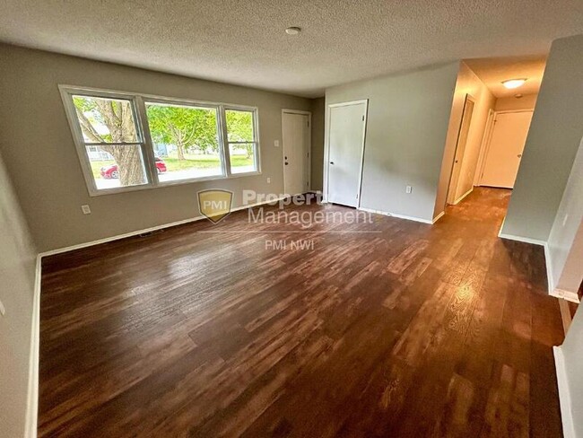 Foto del edificio - 774 Fox River Rd
