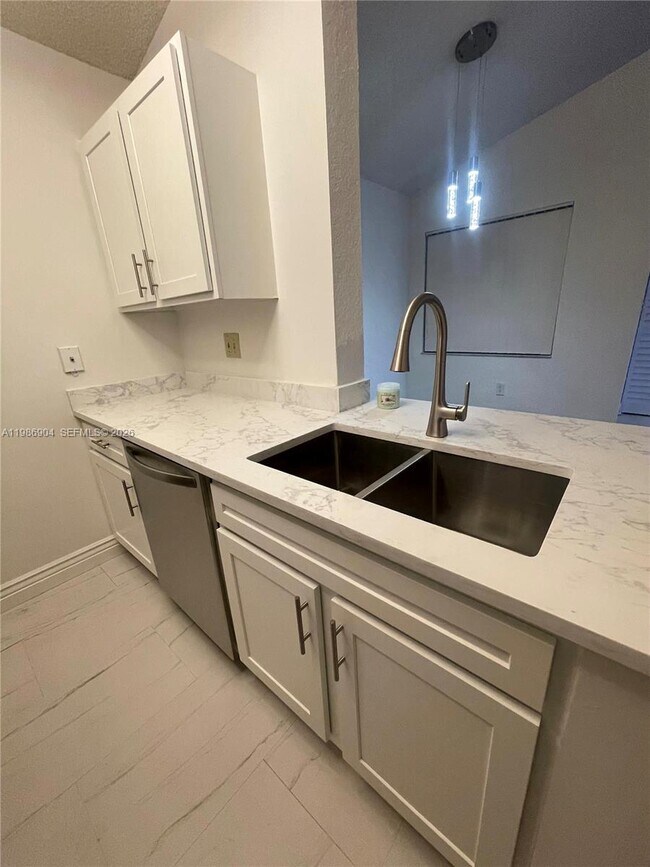 Building Photo - 2851 N Oakland Forest Dr