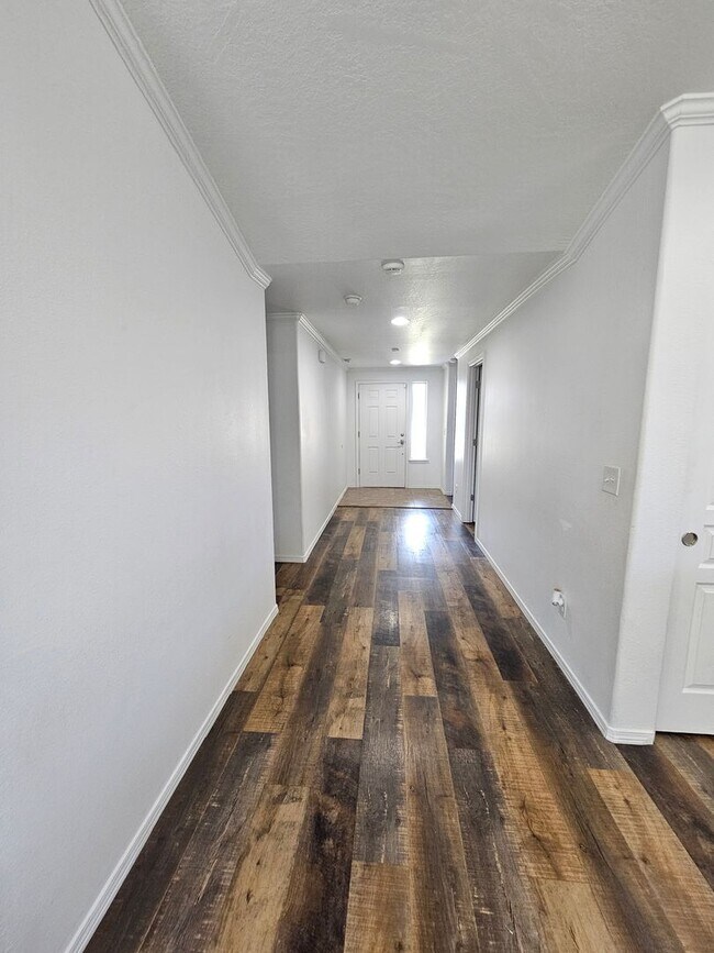 Building Photo - Three Bedroom Home