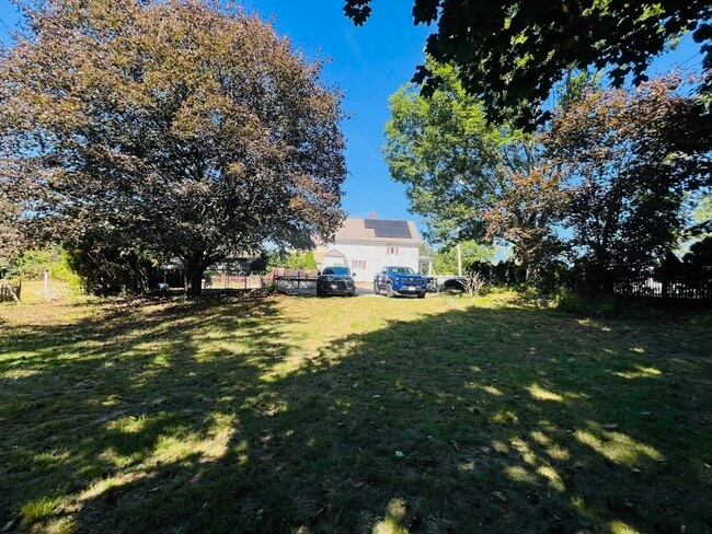 Building Photo - 524 Merrimack St