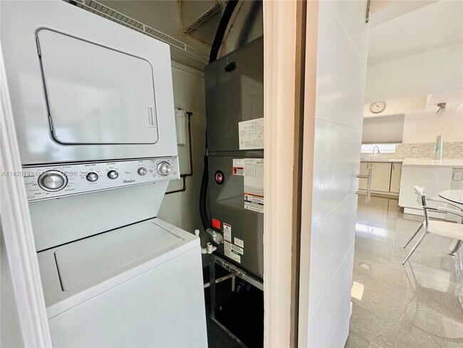 Foto del edificio - 3751 NE 170th St