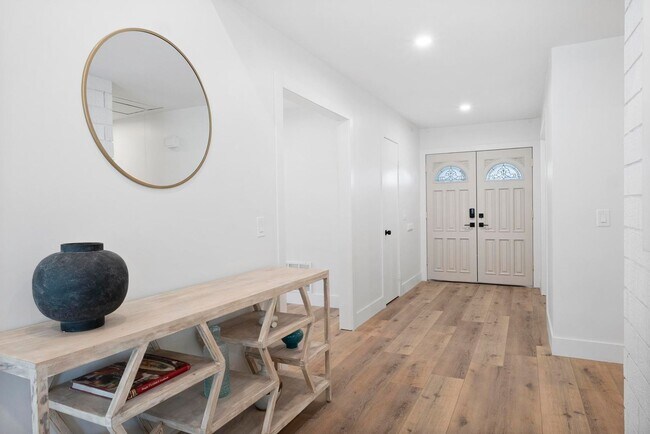 Foto del edificio - Beautifully Furnished Loma Linda Home