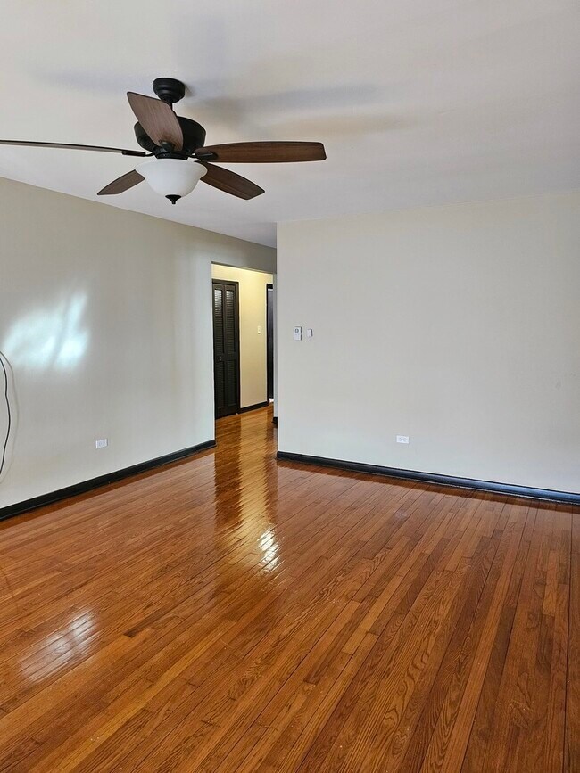 Foto del edificio - 395 Oglesby Ave