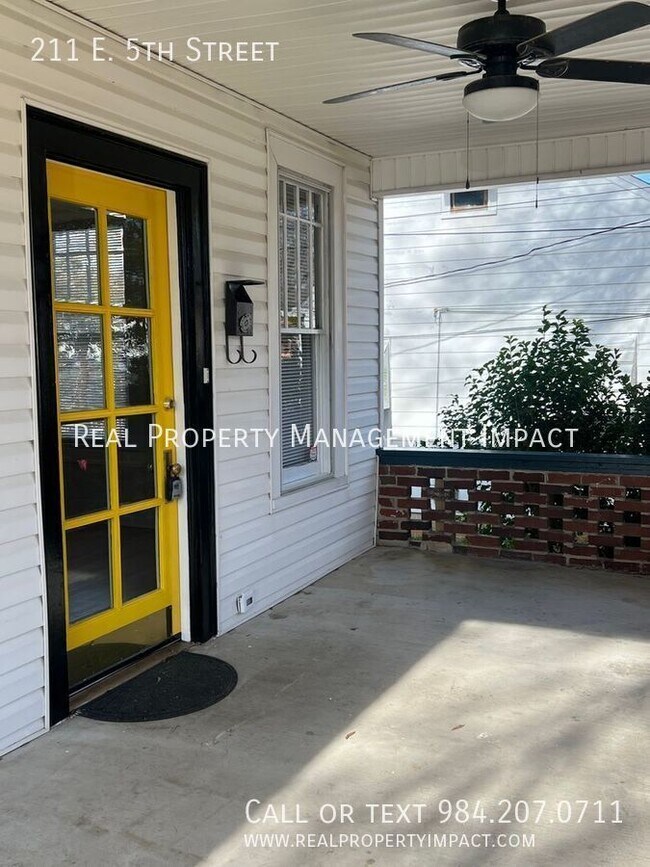Foto del edificio - 211 E 5th St