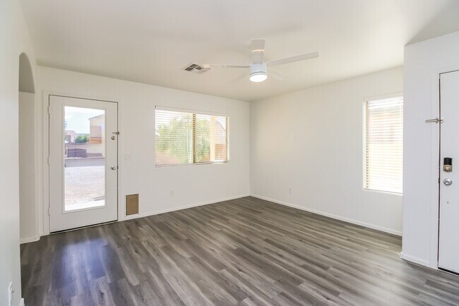 Building Photo - 1459 E Shari St