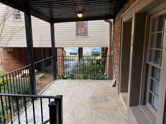 Building Photo - 3091 Colonial Way