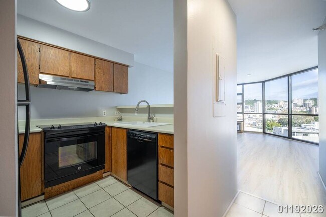 Foto del edificio - $2,250 / 1br - 611ft2 - Well maintained 1BR/1BA/1PKG condo unit in Hale Kaheka (Ala Moana) (Honol...