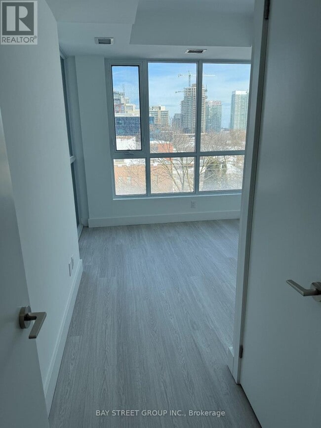 Building Photo - 6 Greenbriar Rd