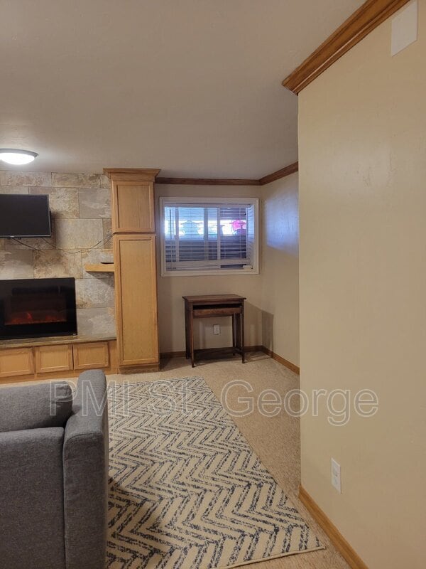 Foto del edificio - 1065 Canyon St