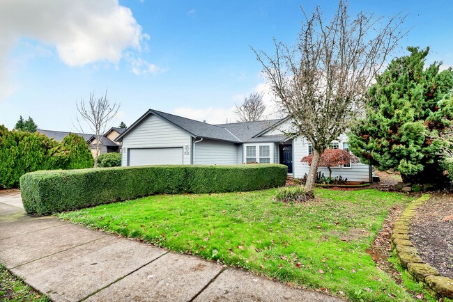 Building Photo - Terrific 3 Bedrooms, 2 Bathrooms House in ...
