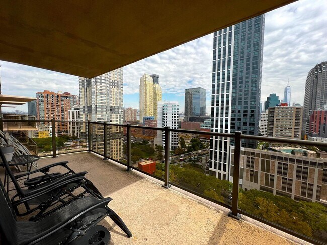 Foto del edificio - 270 Marin Blvd