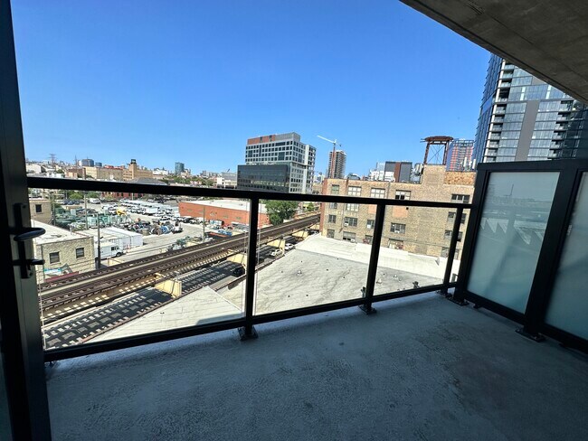 Building Photo - 160 N Loomis St