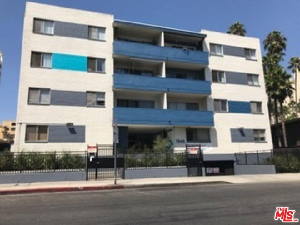 Primary Photo - 7045 Hawthorn Ave