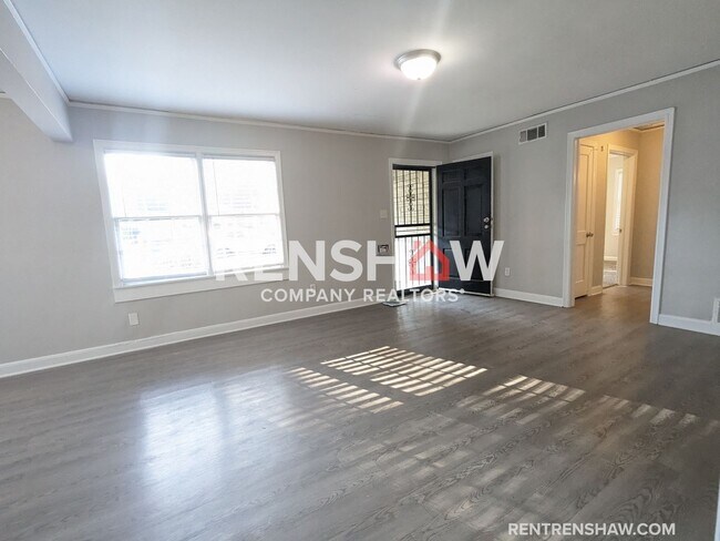 Building Photo - Holiday Special - FREE December Rent with ...