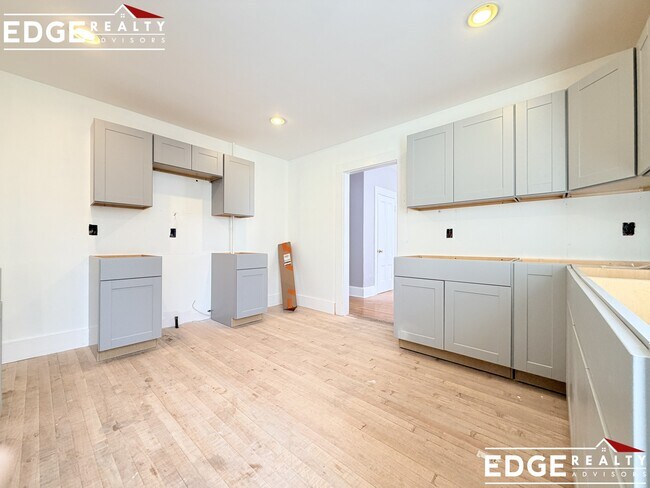 Foto del edificio - 22-24 Everett Sq. Unit 1