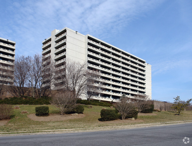 Foto del edificio - Fort Lincoln Senior Village