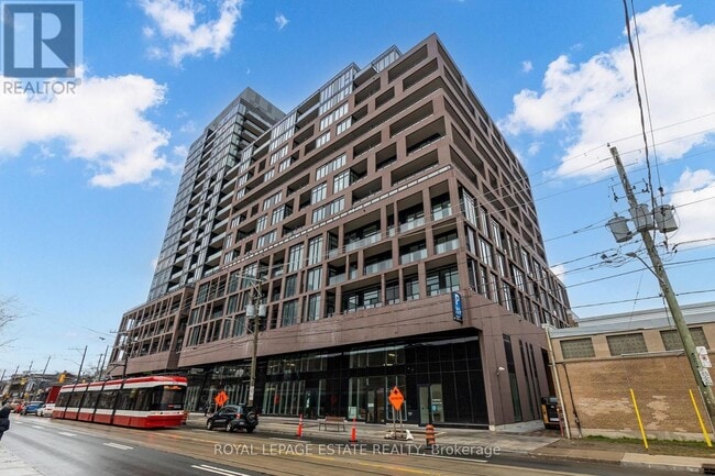 Building Photo - 285-285 Dufferin St