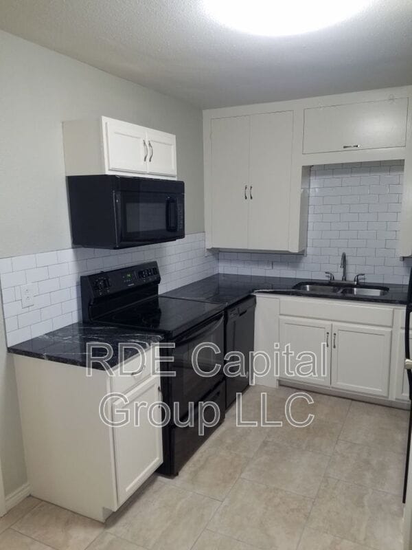 Building Photo - 2909 Avenue A