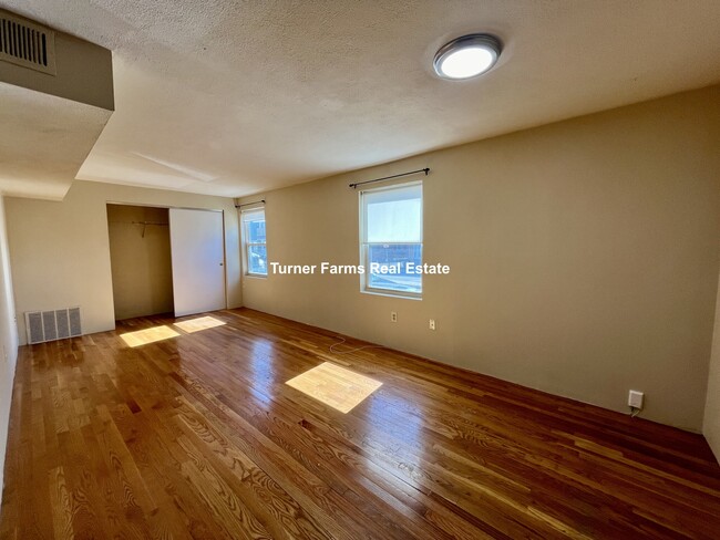 Building Photo - 381 Dorchester St