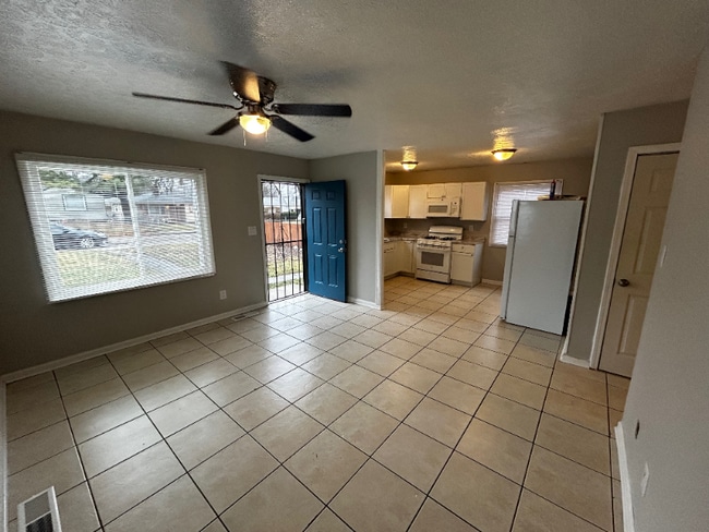 Foto del edificio - 1422 W 35th St