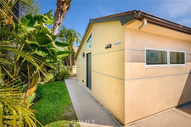 Foto principal - 6864 Babcock Ave