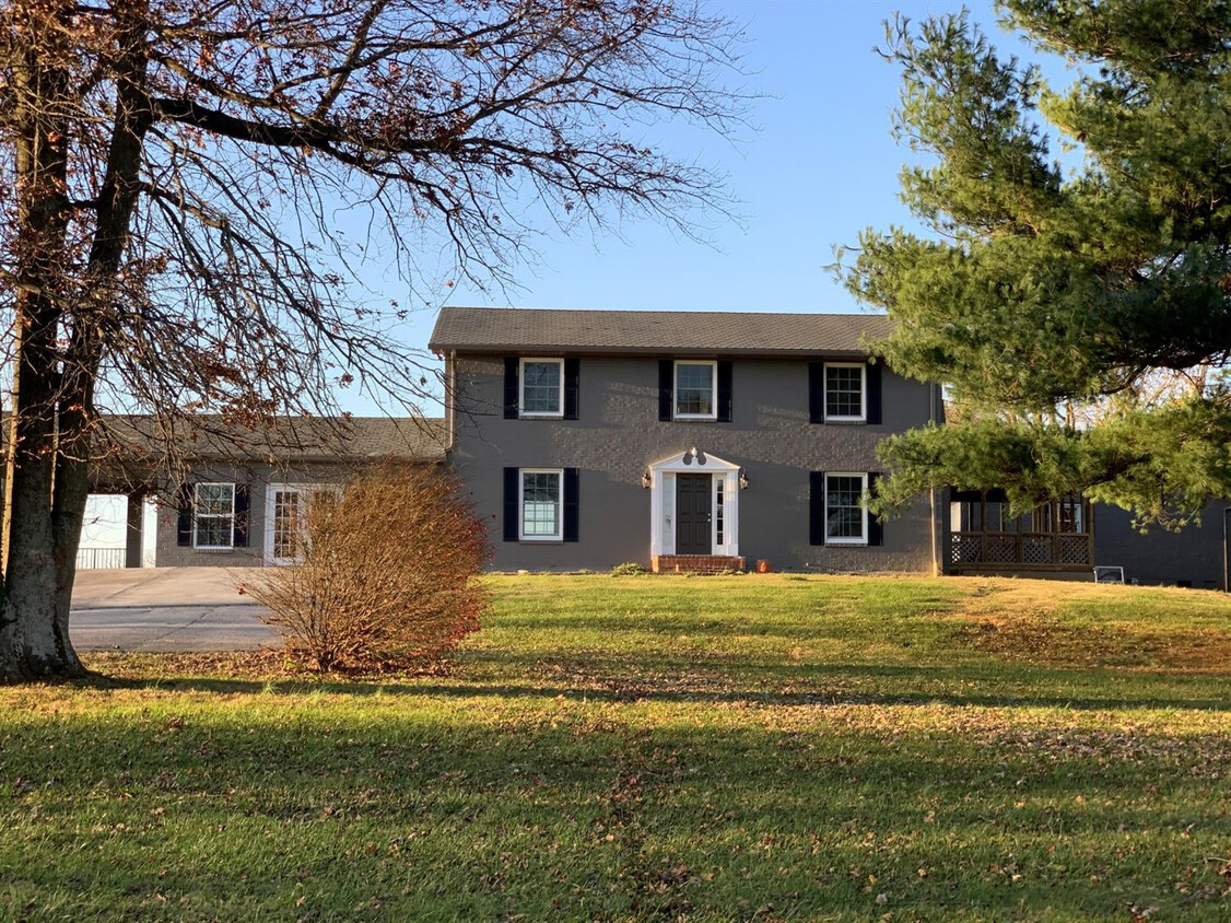 Primary Photo - 5752 Paris Pike