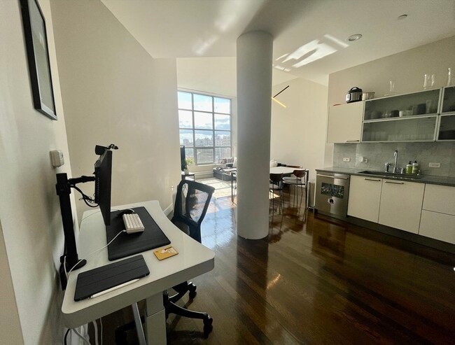 Building Photo - 360 Newbury St