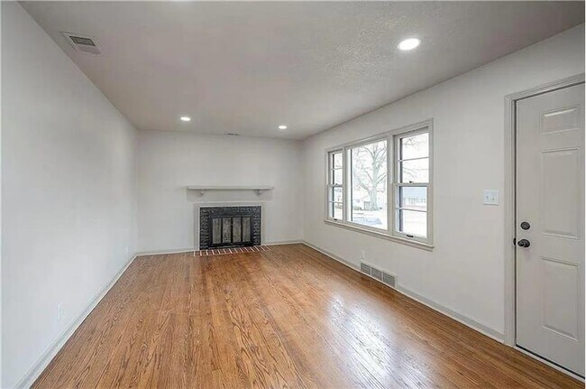 Foto del edificio - 7405 Glenwood Ln