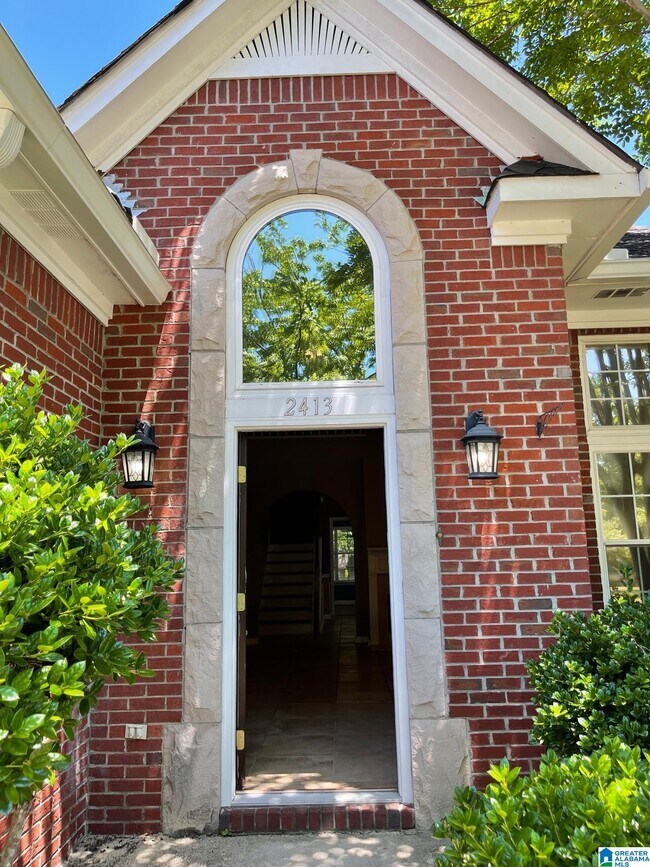 Foto del edificio - 2413 Mountain Dr