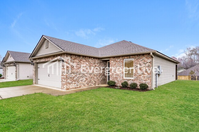 Foto del edificio - 16366 Creek Dr