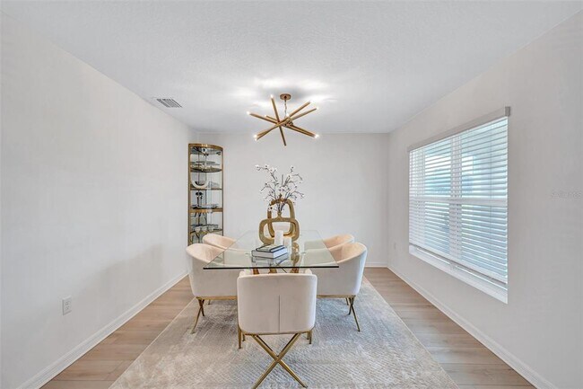 Foto del edificio - 7601 Rosewood Gdn Lp