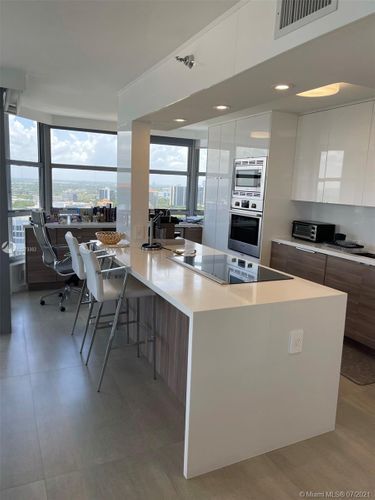 Building Photo - 3500 Mystic Pointe Dr