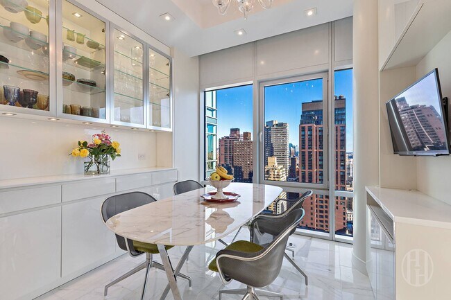 Foto del edificio - 310 E 53rd St