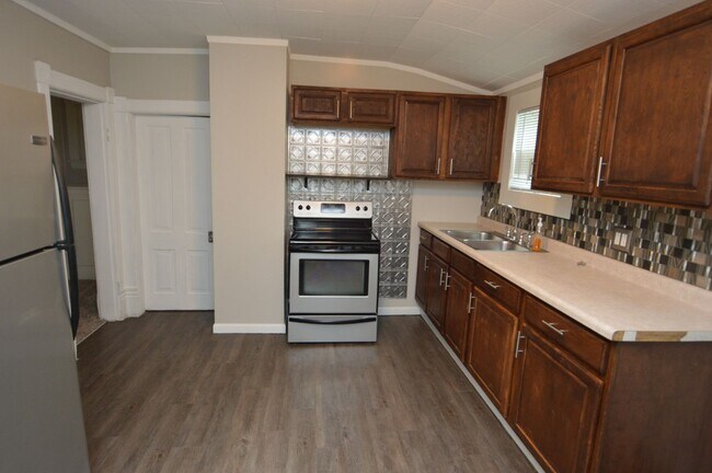 Foto del edificio - Updated 5 Bedroom House for Rent Near Downtown!