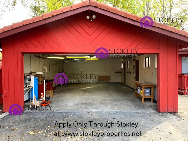 Photo - 958 Bannock Ct House