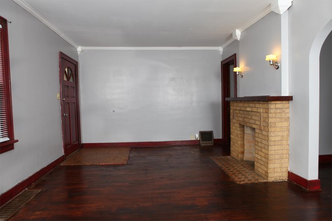 Building Photo - 544 S Erie St