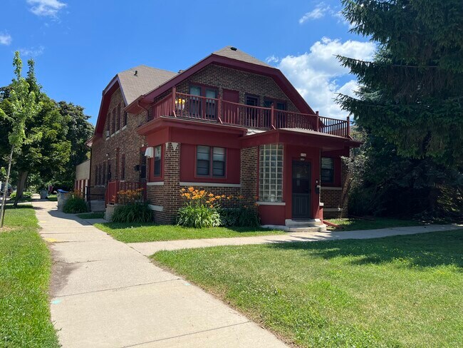 Foto del edificio - 1211 E Saveland Ave