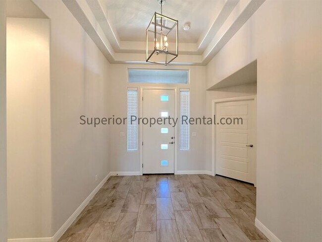Foto del edificio - 4 bed, 2 bath home w/2car garage