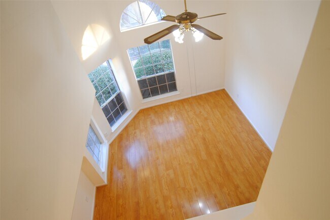 Foto del edificio - 43 E Park W Dr