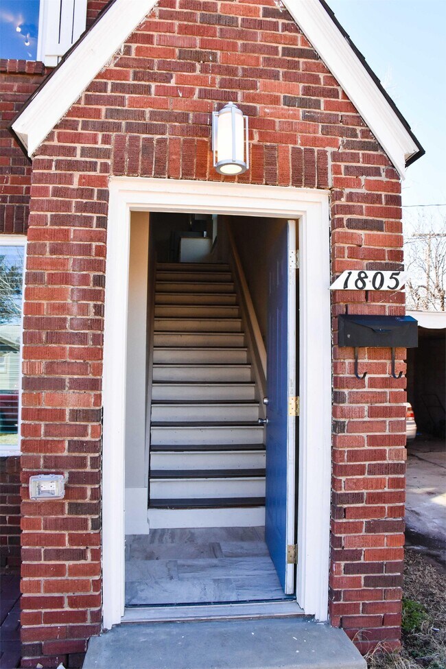 Building Photo - 1805 N Blackwelder Ave