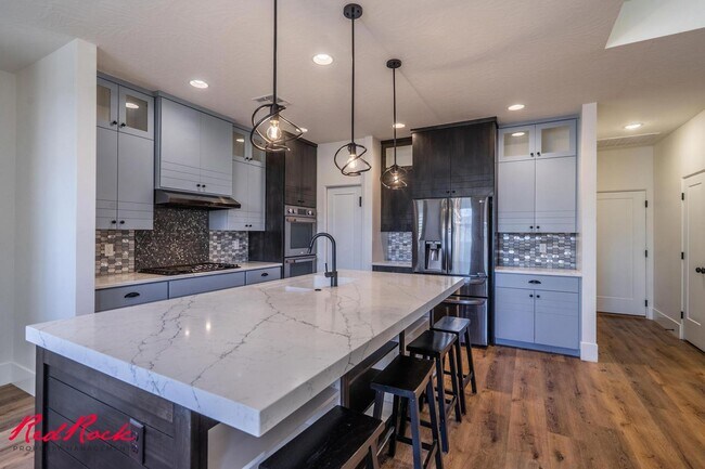 Foto del edificio - Spacious 3 Bedroom 3 Bathroom Home with Bo...