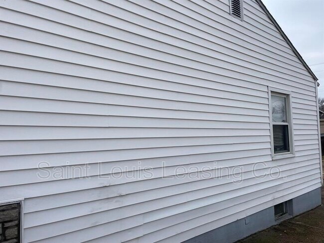 Building Photo - 5 Westdell Dr