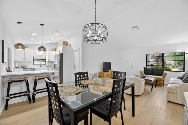 Building Photo - 8137 English Elm Cir