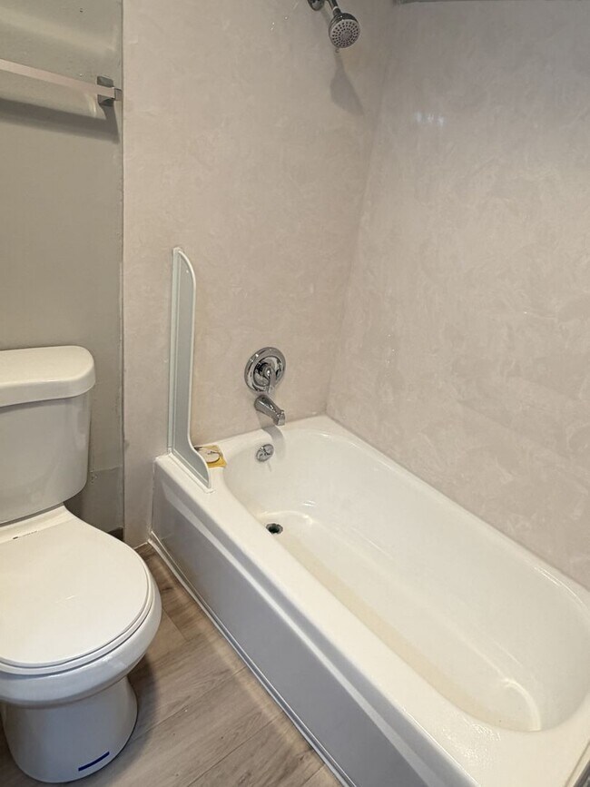 Foto del edificio - (PKW #5) 2 Bedroom/1Bath