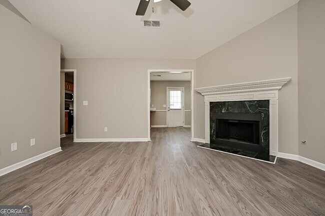 Building Photo - 325 Countryside Ln