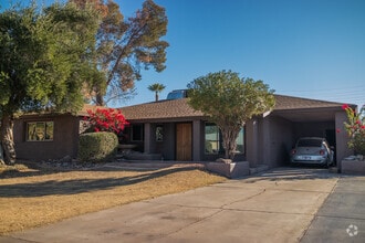 Building Photo - 1333 W 6th St