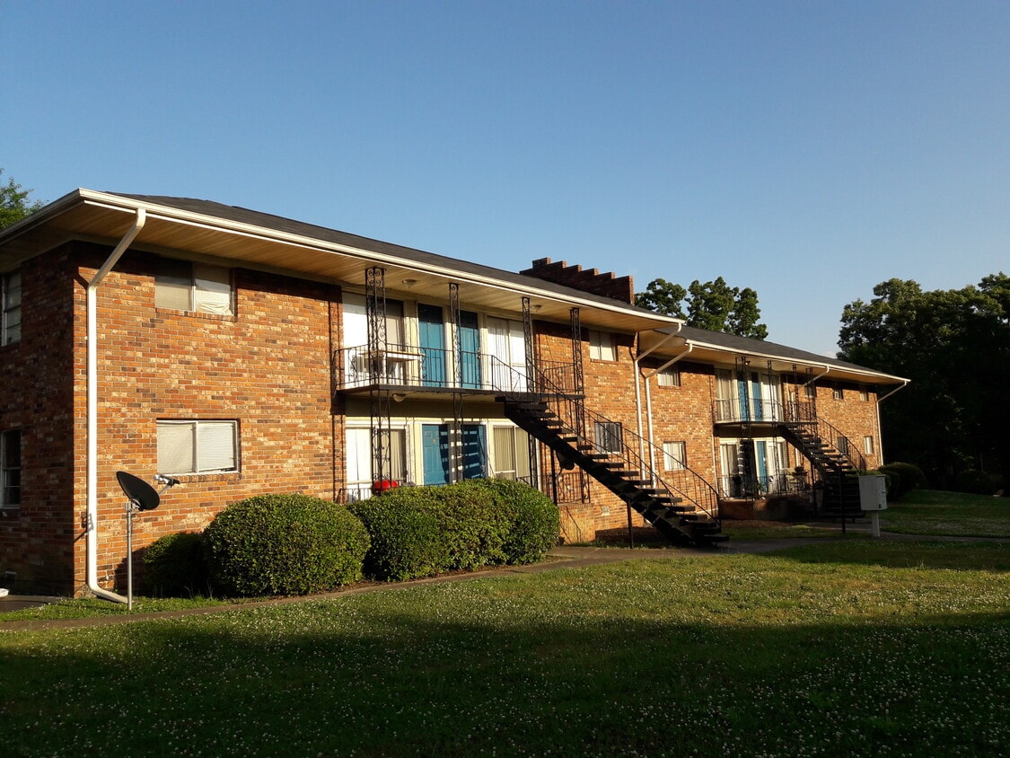 670 Ave Unit 10, Forest Park, GA 30297 Apartments 670