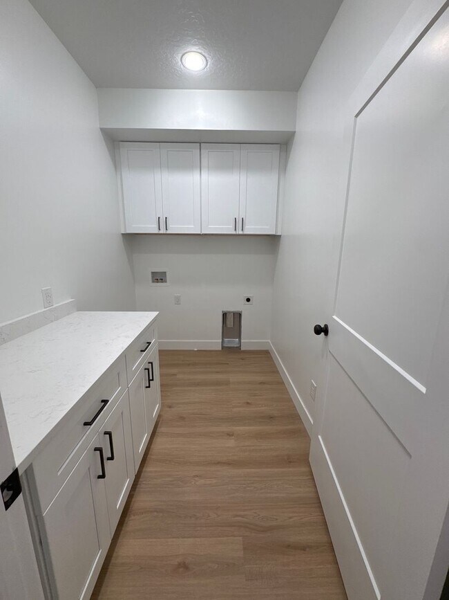 Building Photo - 725 W 350 N